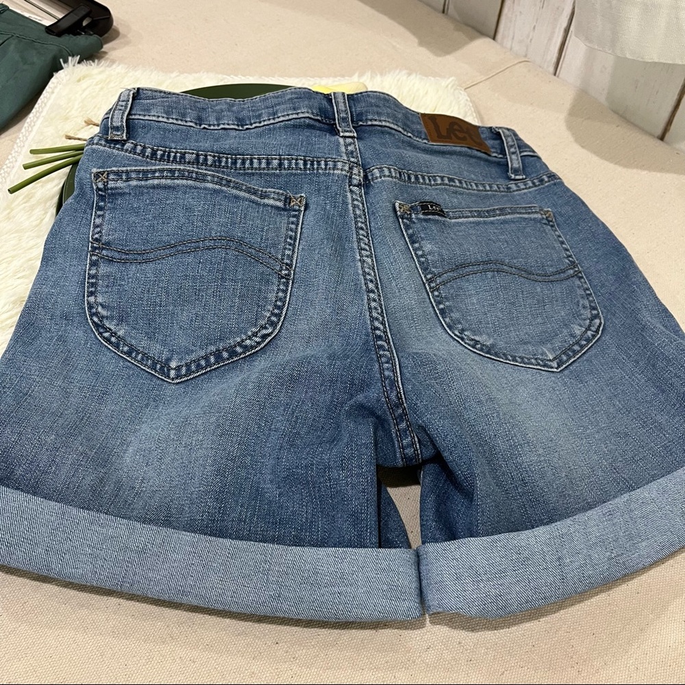 Lee Denim Regular Fit Short Mid Rise Light Blue Shorts, Washed - Not Worn, Sz. 6 - Picture 5 of 14
